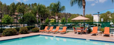 pet friendly hotels valencia ca
